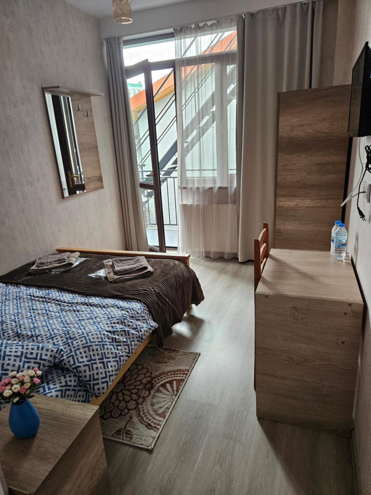Hotel Tradicia Tbilisi Exteriör bild