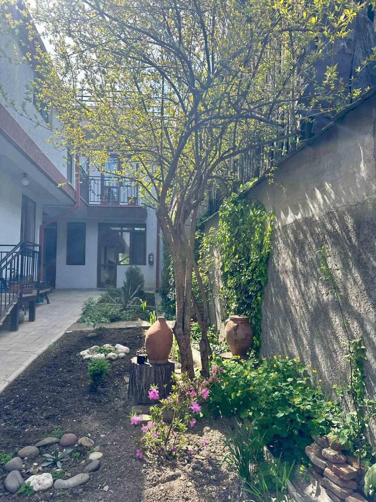 Hotel Tradicia Tbilisi Exteriör bild